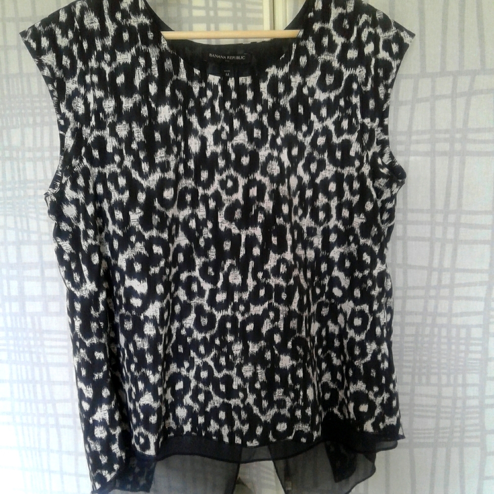 Banana Republic Sleevless Blouse